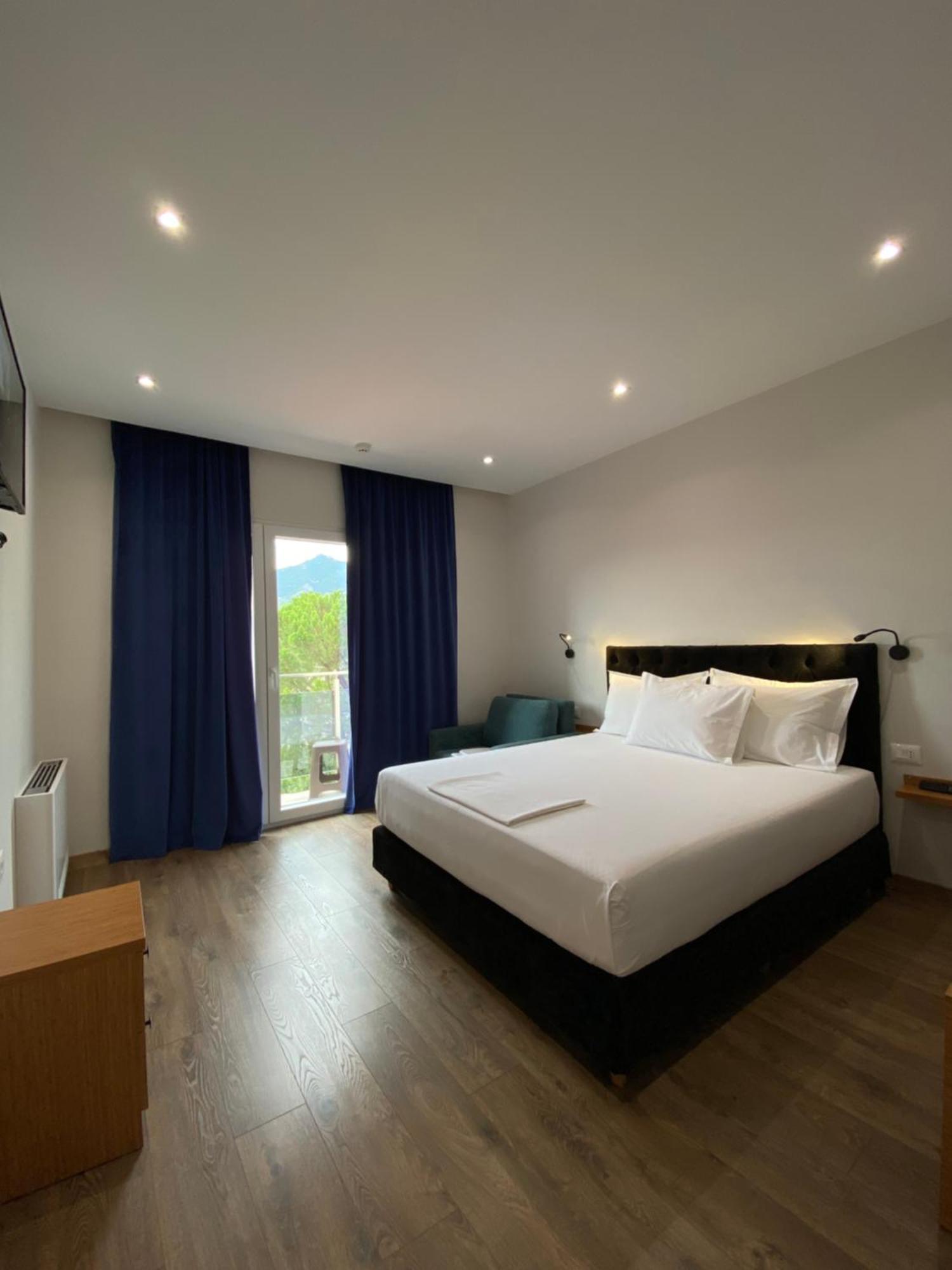 Përmet Merly Hotel מראה חיצוני תמונה