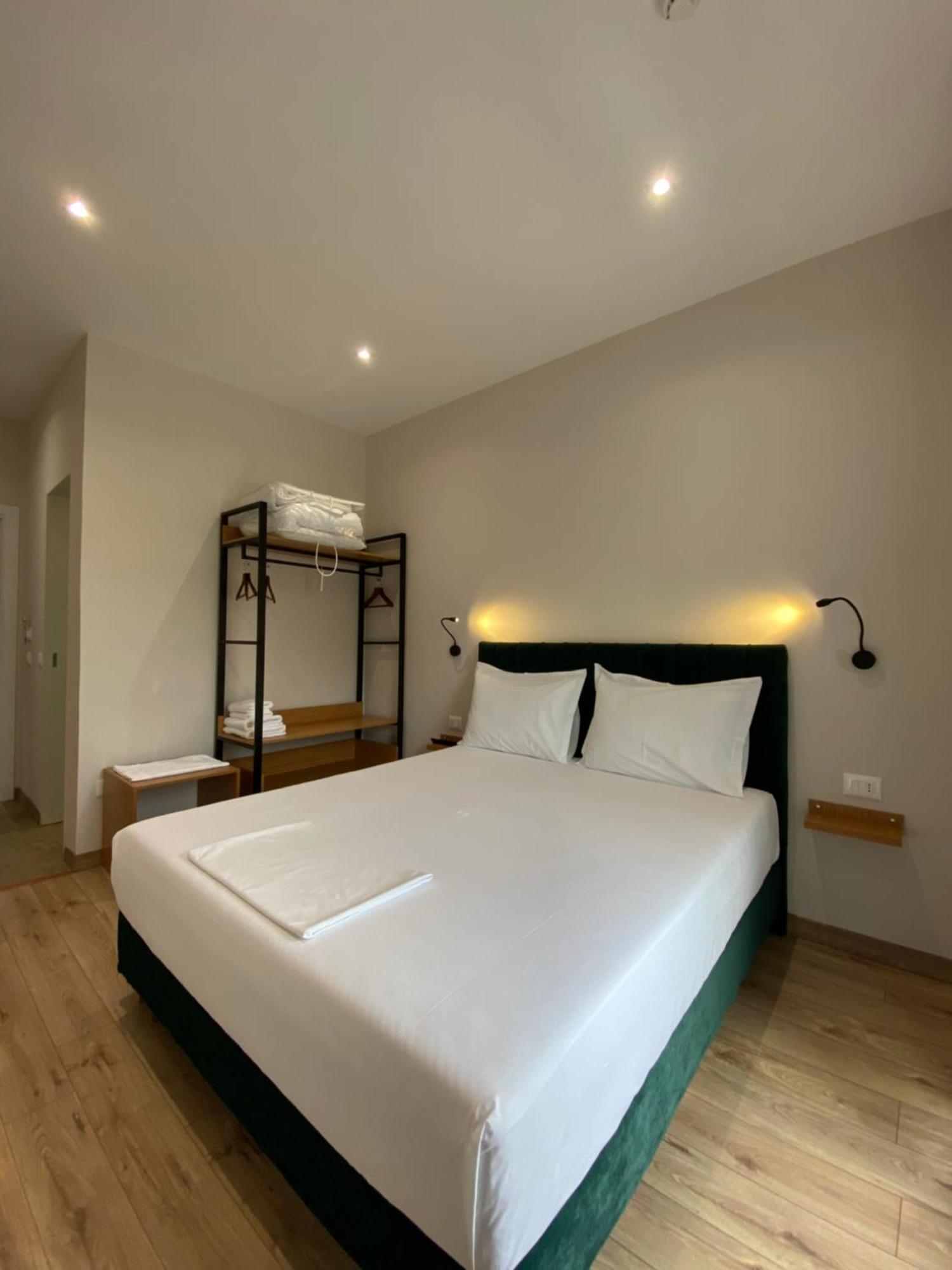 Përmet Merly Hotel מראה חיצוני תמונה