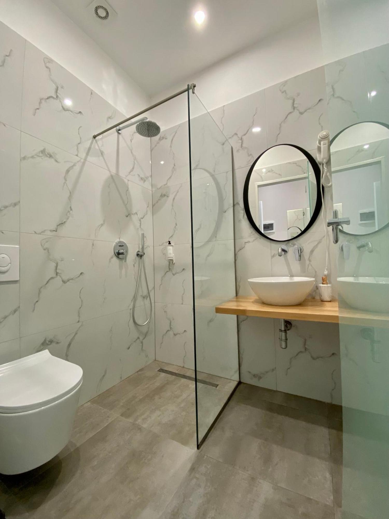 Përmet Merly Hotel מראה חיצוני תמונה